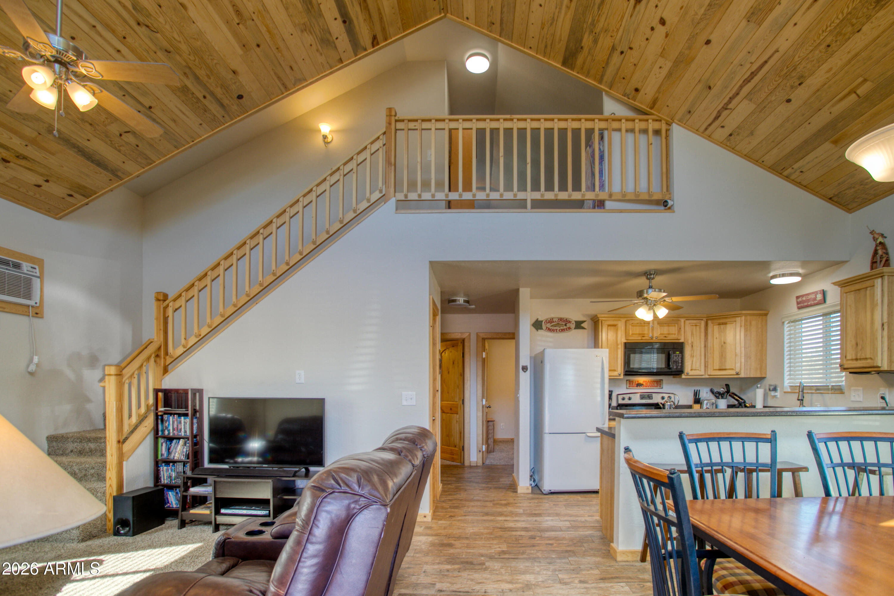 2751 Pineview Court Overgaard, AZ 85933 - Photo 3 of 22 PaxmanPh_IMG_9033