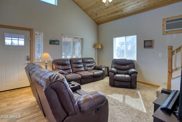 $330,000 | 2751 Pineview Court, Overgaard, AZ 85933