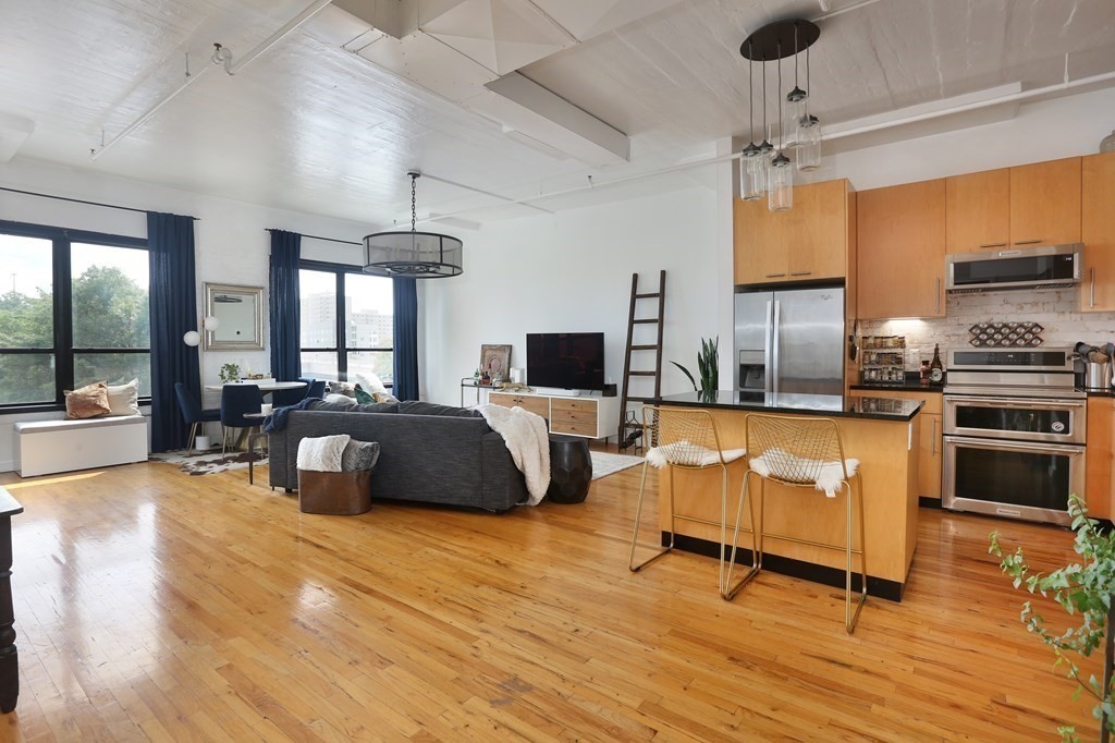 210 Lincoln Street, Unit 302 Boston, MA 02111 - Photo 2 of 8