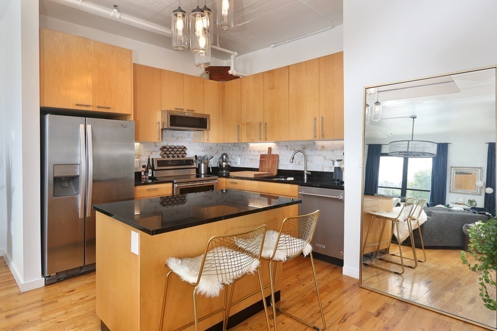 210 Lincoln Street, Unit 302 Boston, MA 02111 - Photo 3 of 8