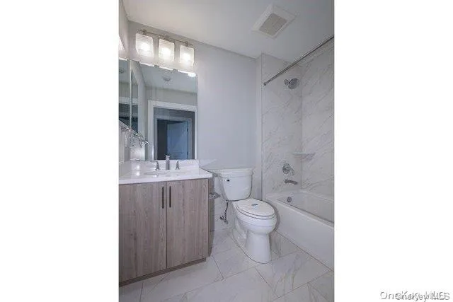 $3,295 | 300 Sutton Court, Unit 115, Mount Sinai, NY 11766