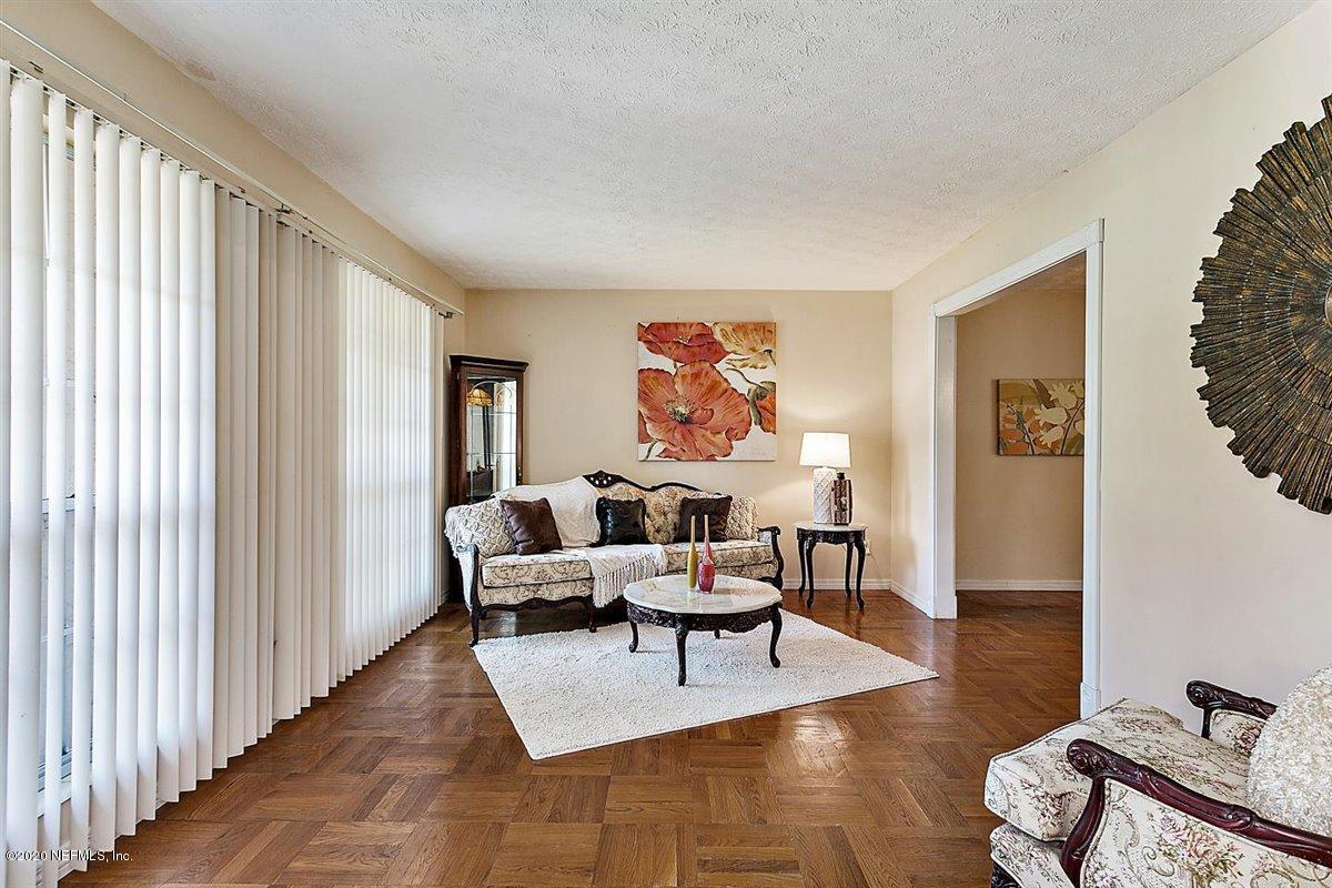 2460 Aquarius Road Orange Park, FL 32073 - Photo 4 of 29 04-Living Room