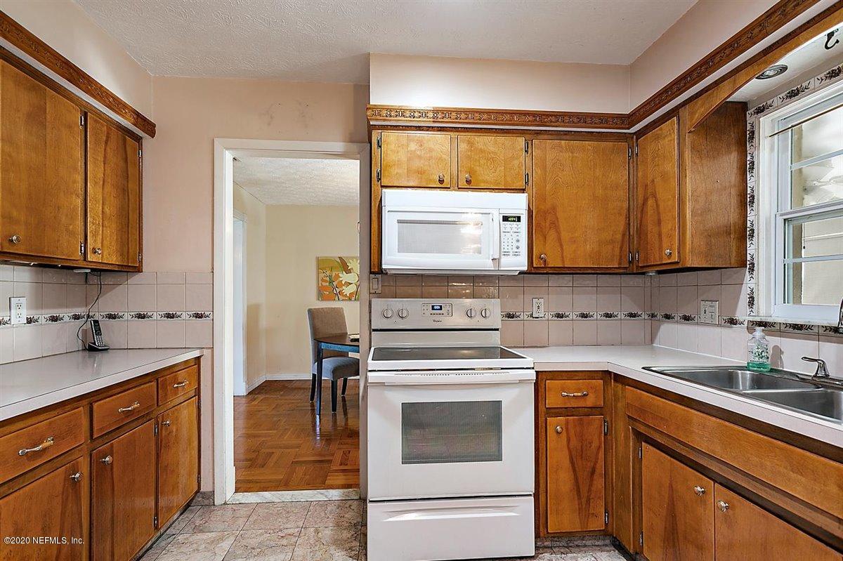 2460 Aquarius Road Orange Park, FL 32073 - Photo 8 of 29 08-Kitchen