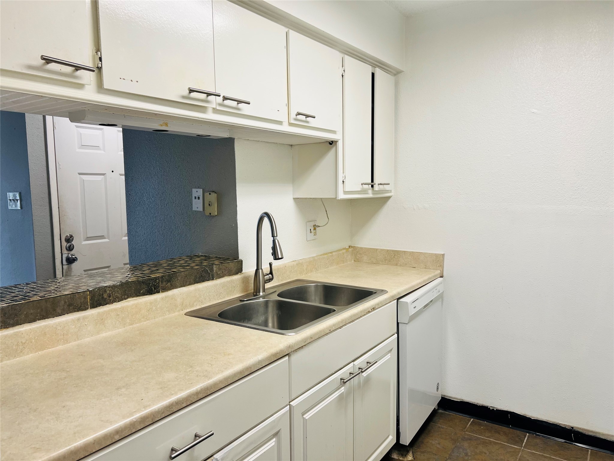 2800 Jeanetta Street, Unit 1702 Houston, TX 77063 - Photo 7 of 23 a kitchen with a sink and cabinets
