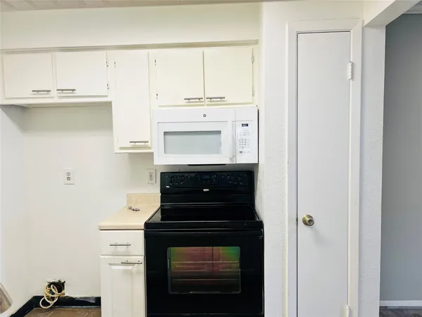 $1,200 | 2800 Jeanetta Street, Unit 1702, Houston, TX 77063
