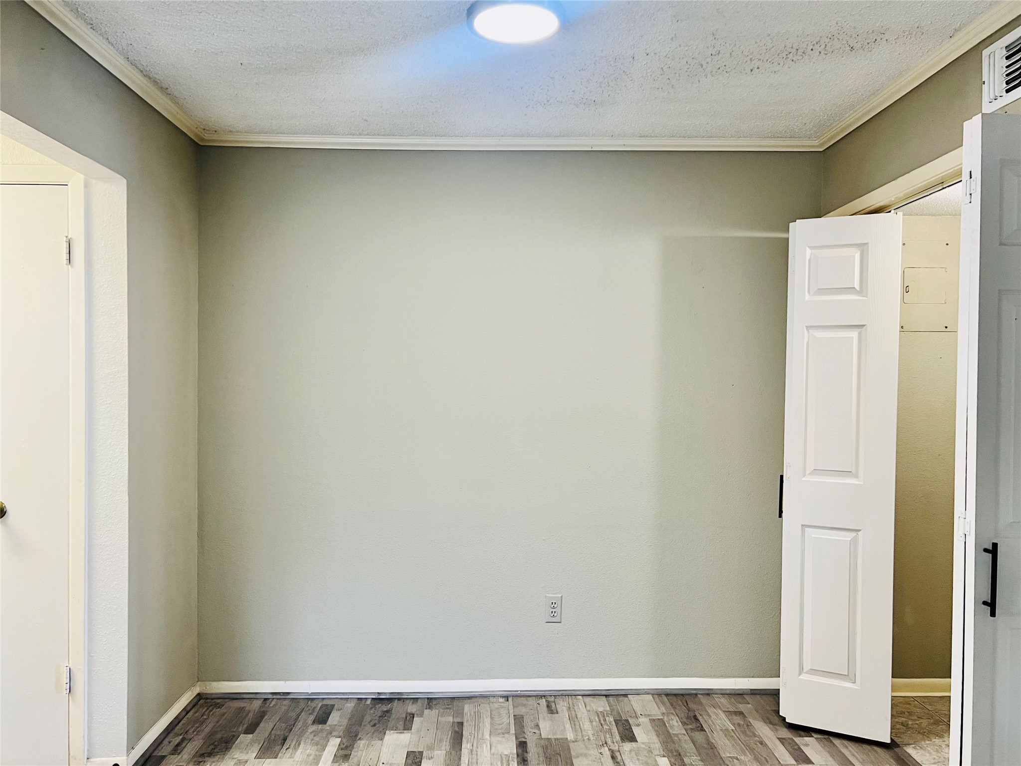 2800 Jeanetta Street, Unit 1702 Houston, TX 77063 - Photo 9 of 23 a view of a closet