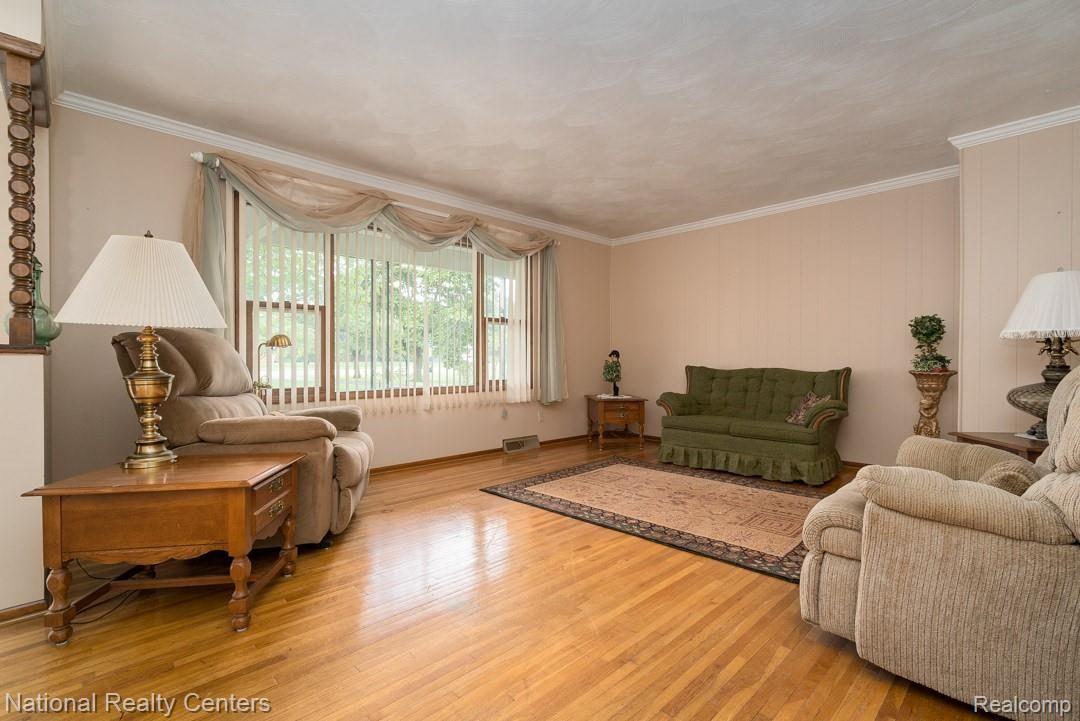 1615 East Wattles Road Troy, MI 48085 - Photo 6 of 25 Beautiful wood floors in large living area