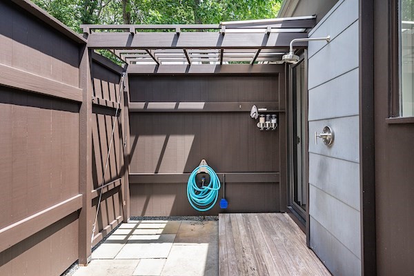 57 Newcomb Road Stoneham, MA 02180 - Photo 11 of 37 Gallery Image 11