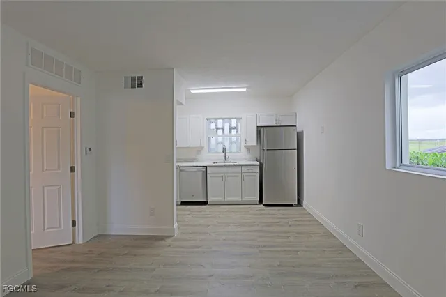 $949 | 2590 First Street, Unit 105, Fort Myers, FL 33901