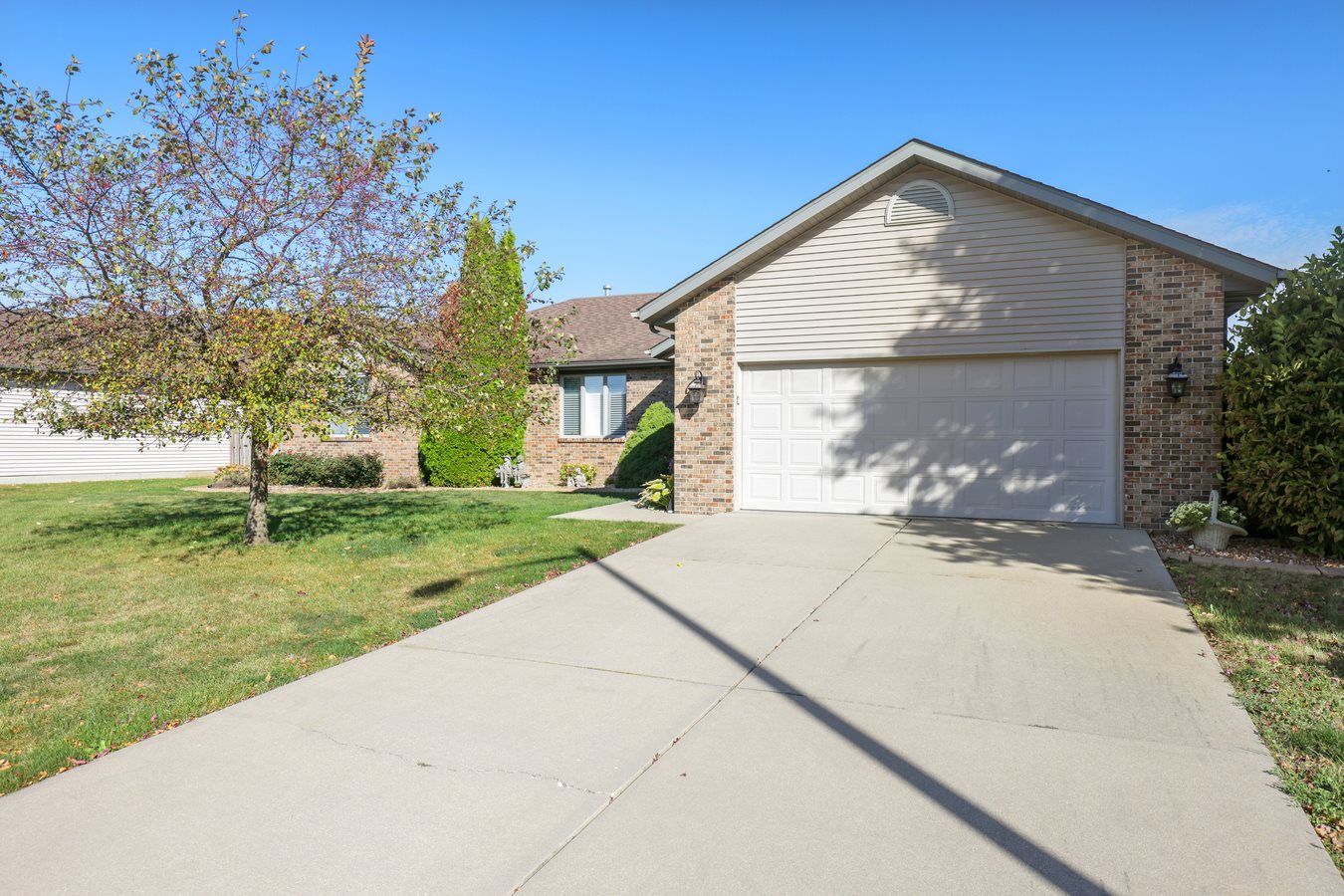 5405 Manhattan Drive Springfield, IL 62711 - Photo 1 of 33 Gallery Image 1
