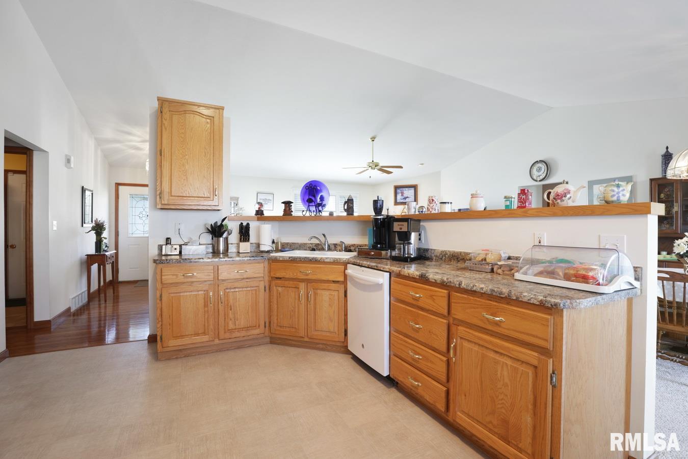 5405 Manhattan Drive Springfield, IL 62711 - Photo 11 of 33 Gallery Image 11