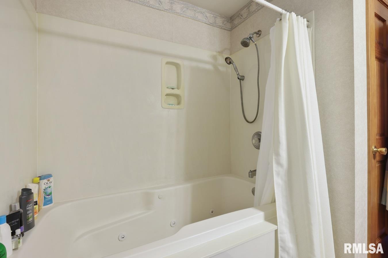 5405 Manhattan Drive Springfield, IL 62711 - Photo 17 of 33 Gallery Image 17