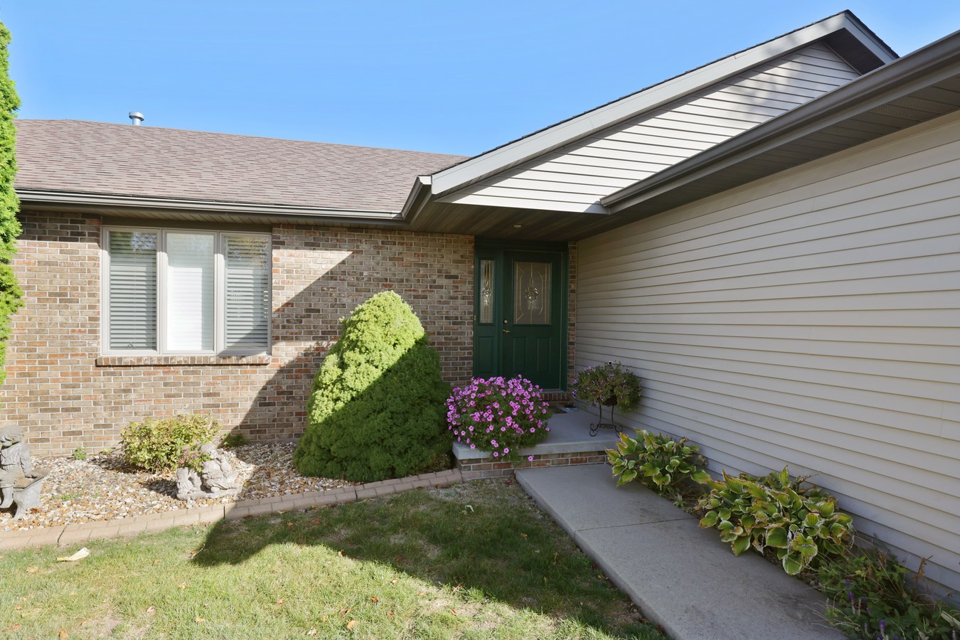 5405 Manhattan Drive Springfield, IL 62711 - Photo 3 of 33 Gallery Image 3