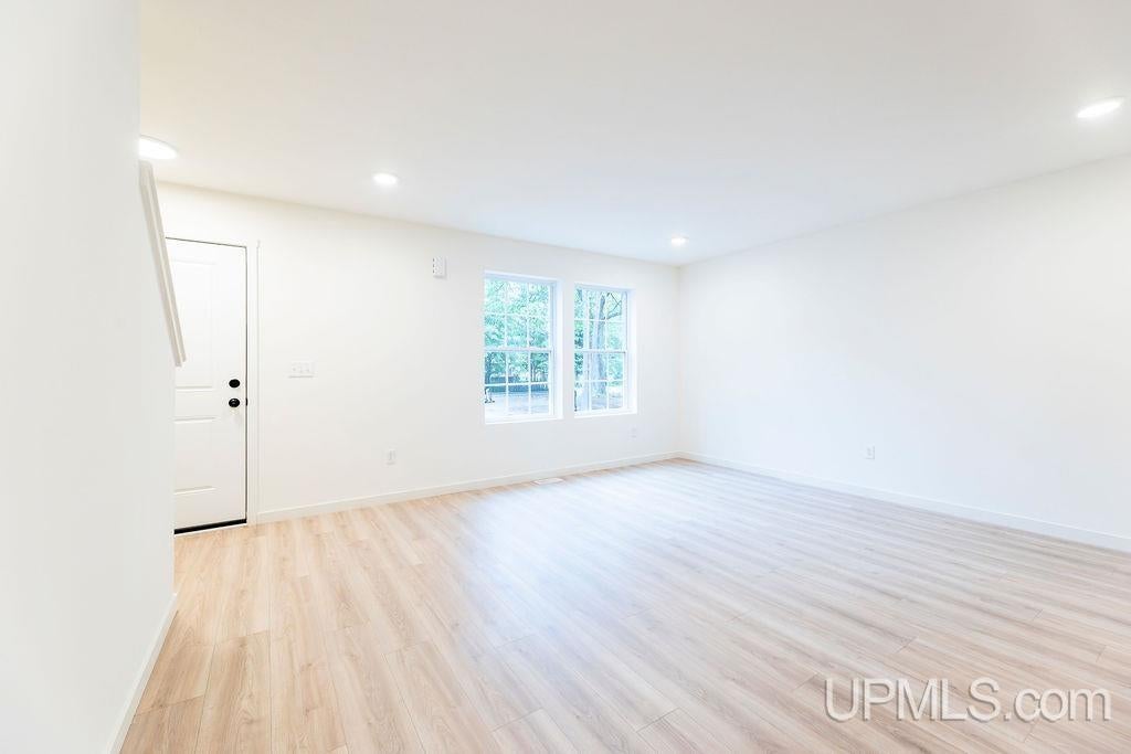 39 Tipperary Road Gladstone, MI 49837 - Photo 18 of 52 Gallery Image 18