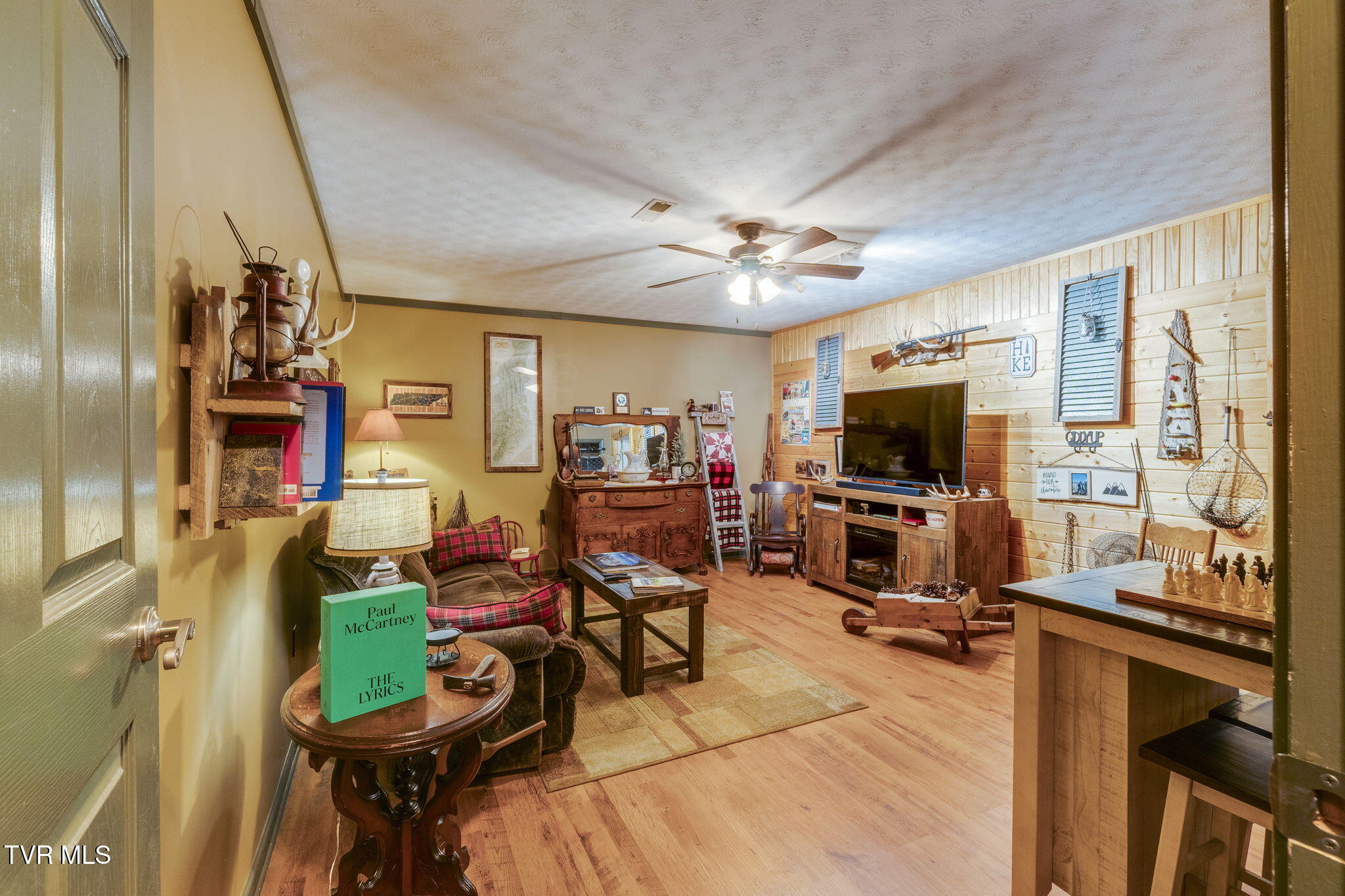 109 Cherokee Circle Erwin, TN 37650 - Photo 26 of 35 024 (2)
