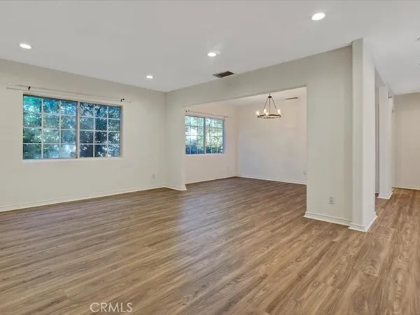 $7,500 | 5224 Woodlake Avenue, Woodland Hills, CA 91367