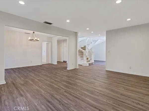 $7,500 | 5224 Woodlake Avenue, Woodland Hills, CA 91367