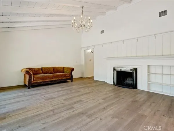 $7,500 | 5224 Woodlake Avenue, Woodland Hills, CA 91367