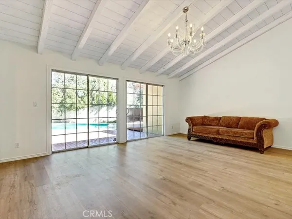 $7,500 | 5224 Woodlake Avenue, Woodland Hills, CA 91367