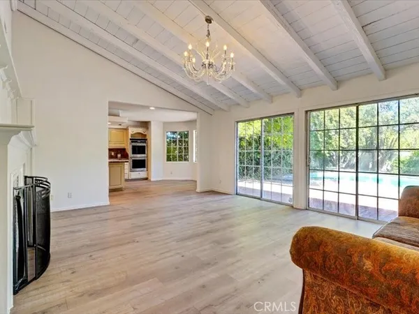 $7,500 | 5224 Woodlake Avenue, Woodland Hills, CA 91367