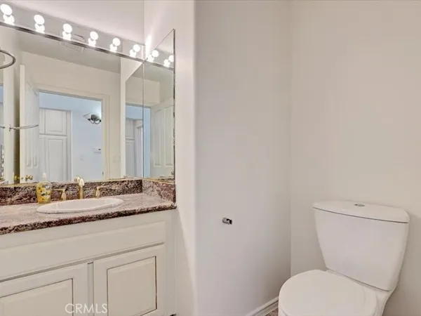 $7,500 | 5224 Woodlake Avenue, Woodland Hills, CA 91367