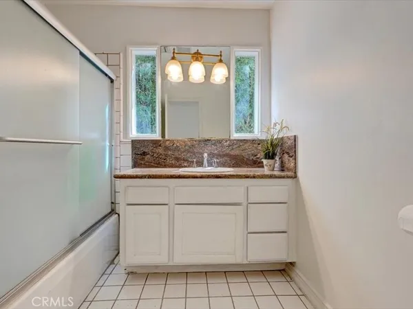 $7,500 | 5224 Woodlake Avenue, Woodland Hills, CA 91367