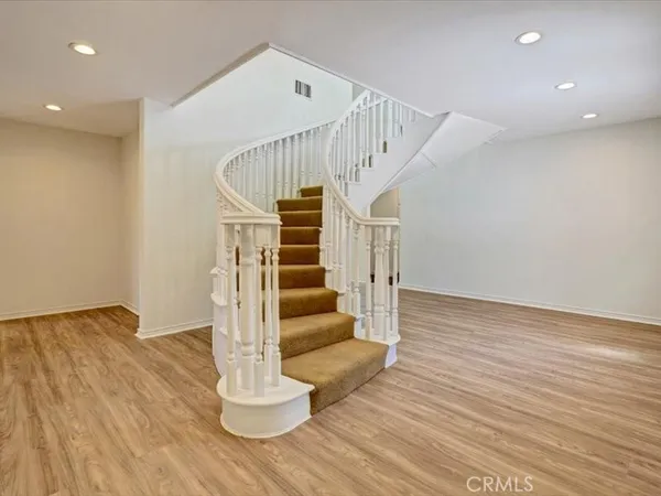 $7,500 | 5224 Woodlake Avenue, Woodland Hills, CA 91367