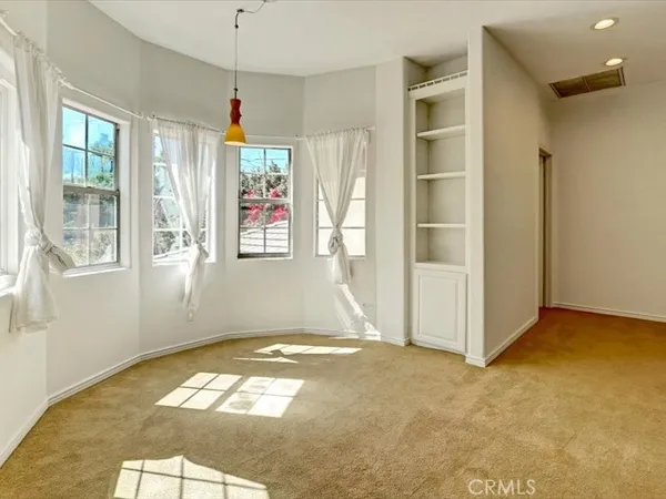$7,500 | 5224 Woodlake Avenue, Woodland Hills, CA 91367