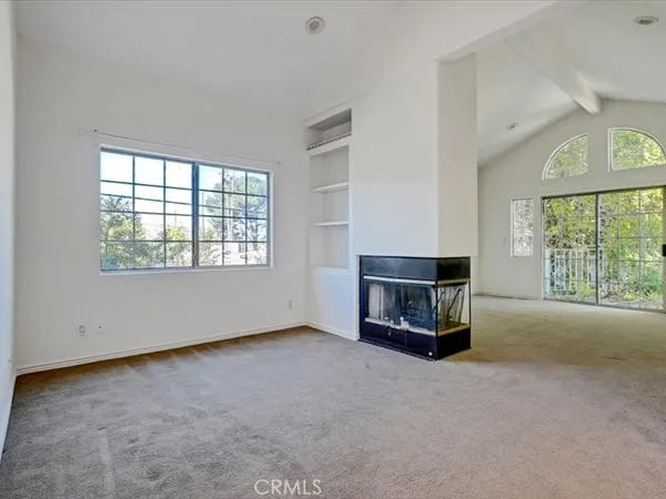 $7,500 | 5224 Woodlake Avenue, Woodland Hills, CA 91367