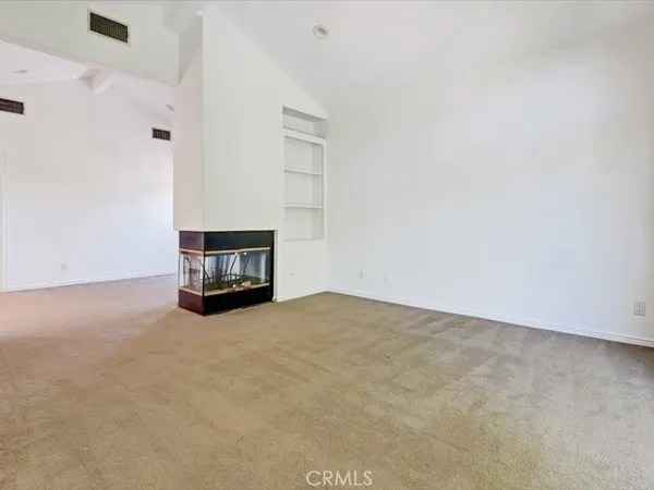 $7,500 | 5224 Woodlake Avenue, Woodland Hills, CA 91367