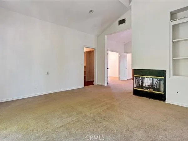 $7,500 | 5224 Woodlake Avenue, Woodland Hills, CA 91367