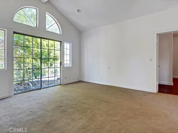 $7,500 | 5224 Woodlake Avenue, Woodland Hills, CA 91367