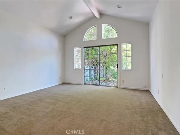 $7,500 | 5224 Woodlake Avenue, Woodland Hills, CA 91367