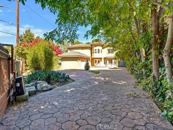 $7,500 | 5224 Woodlake Avenue, Woodland Hills, CA 91367