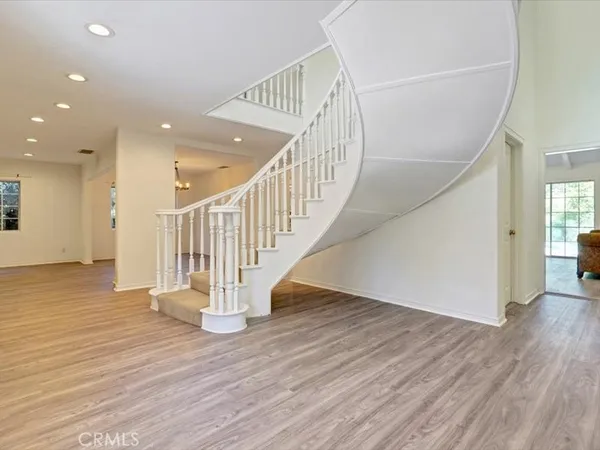 $7,500 | 5224 Woodlake Avenue, Woodland Hills, CA 91367