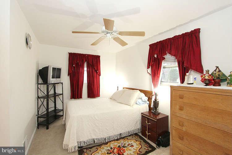 11804 Rocking Horse Road Rockville, MD 20852 - Photo 11 of 29 Bedroom (Master)