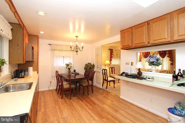 11804 Rocking Horse Road Rockville, MD 20852 - Photo 9 of 29 Kitchen