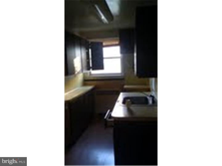 439 Glendale Road Upper Darby, PA 19082 - Photo 3 of 7