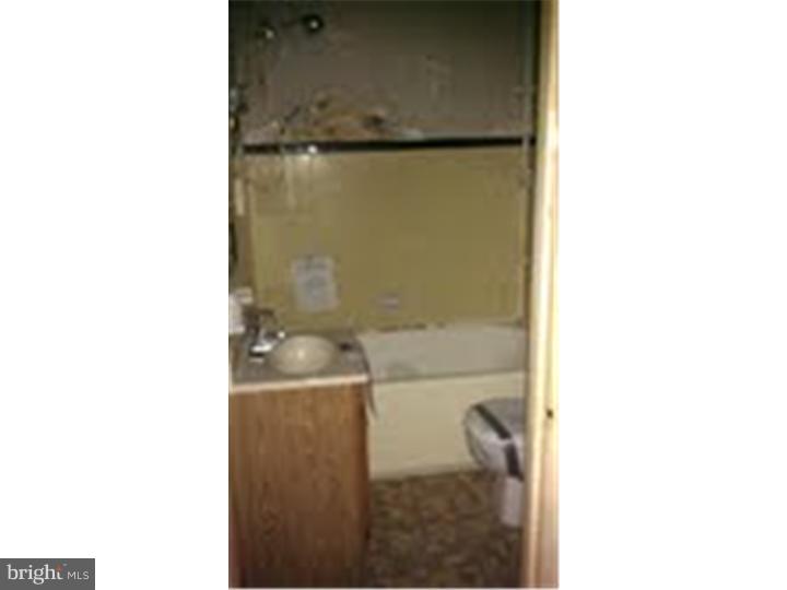 439 Glendale Road Upper Darby, PA 19082 - Photo 5 of 7