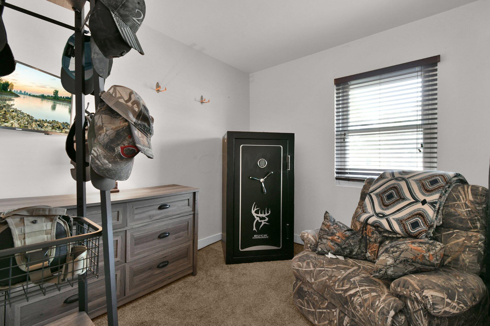 5430 Roche Drive Columbus, OH 43229 - Photo 15 of 24 16-web-or-mls-5430-roche-dr
