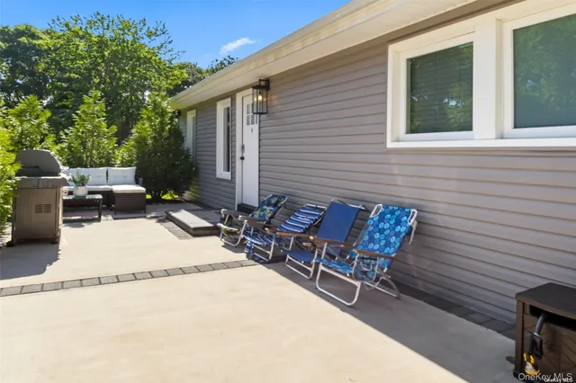 $1,900 | 25 Peters Lane, Unit A, Westhampton Beach, NY 11978