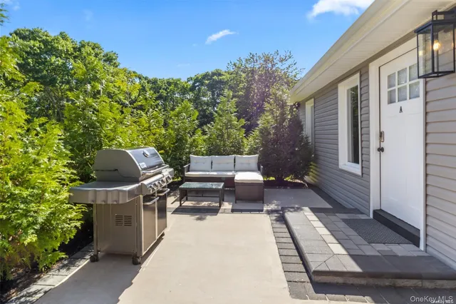 $1,900 | 25 Peters Lane, Unit A, Westhampton Beach, NY 11978