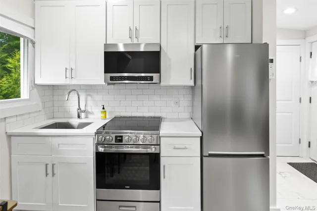 $1,900 | 25 Peters Lane, Unit A, Westhampton Beach, NY 11978