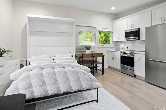 $1,900 | 25 Peters Lane, Unit A, Westhampton Beach, NY 11978