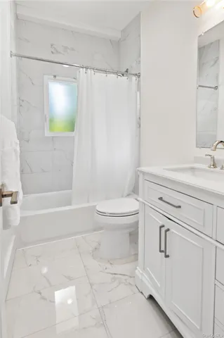 $1,900 | 25 Peters Lane, Unit A, Westhampton Beach, NY 11978