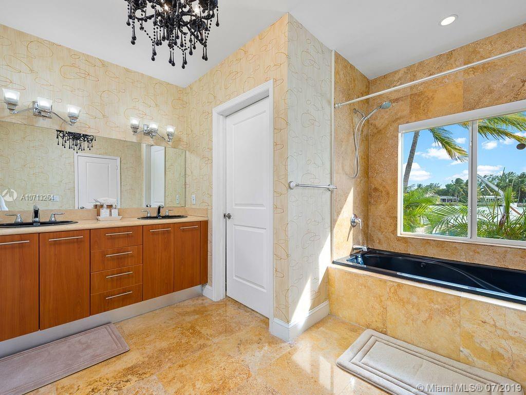 1350 South Biscayne Point Road Miami Beach, FL 33141 - Photo 29 of 49