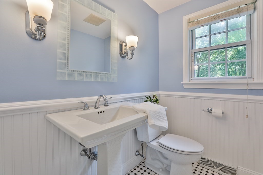 248 Lincoln Road Lincoln, MA 01773 - Photo 7 of 28