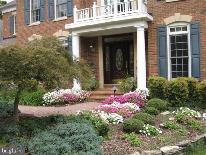3011 Hunt Road Oakton, VA 22124 - Photo 13 of 30 Welcoming sheltered Front Door