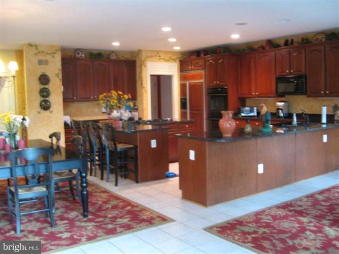 3011 Hunt Road Oakton, VA 22124 - Photo 16 of 30 Kitchen, Eat-in and Breakfast Areas