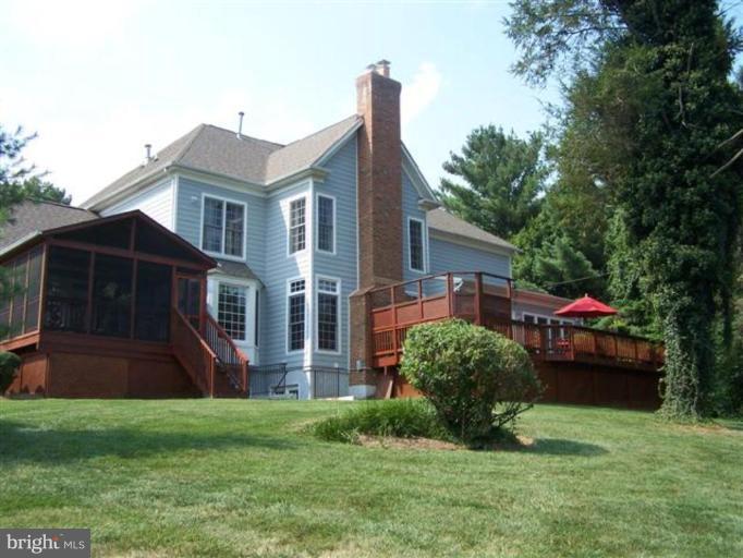 3011 Hunt Road Oakton, VA 22124 - Photo 21 of 30 Exterior (Rear)